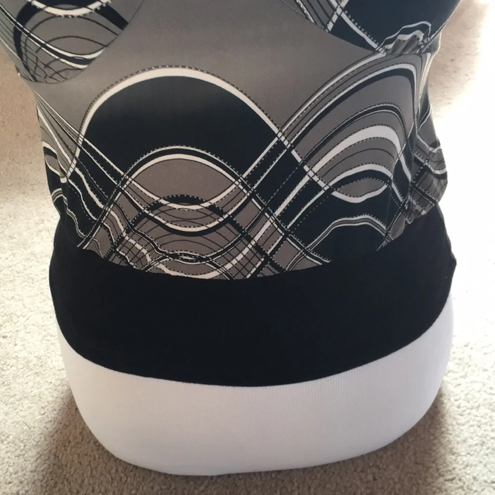 Pretty BLk Gry & Wht Halter Top - Picture 3 of 4